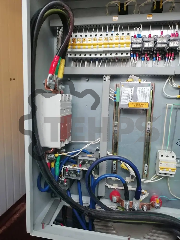 Внутреннее устройство щита управления генератором